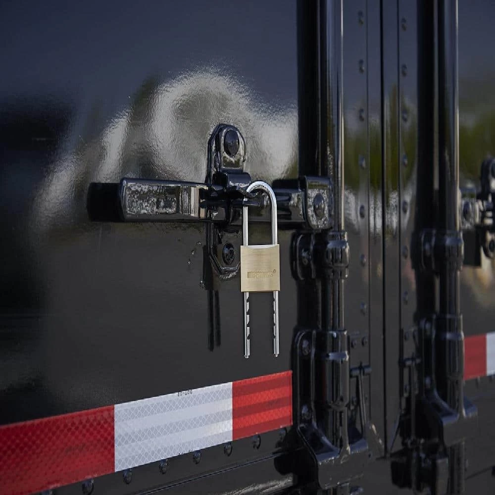 Brinks 50 mm Brass Padlock with Adjustable Shackle 7 Brinks 50 mm Brass Padlock with Adjustable Shackle - Image 5